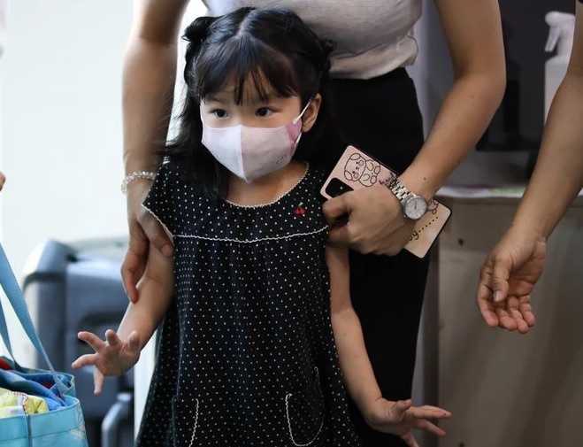 F0 tang cao, nhieu phu huynh o TP.HCM chua cho tre den truong hinh anh