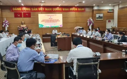 Phu huynh phai tra gan 3 trieu dong test PCR de con den truong hinh anh