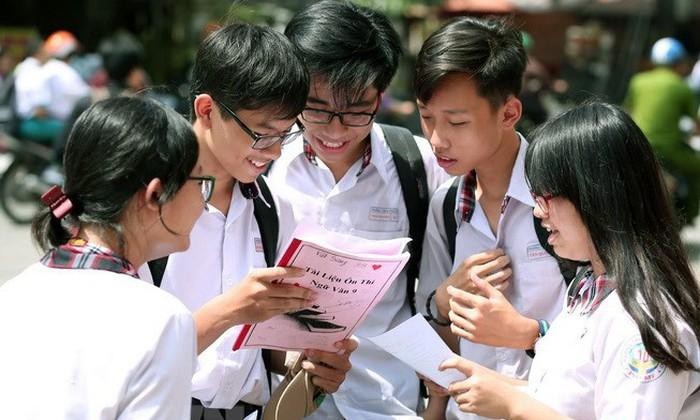 Hon 100 to hop mon hoc lop 10: Kho chuan bi kip? hinh anh