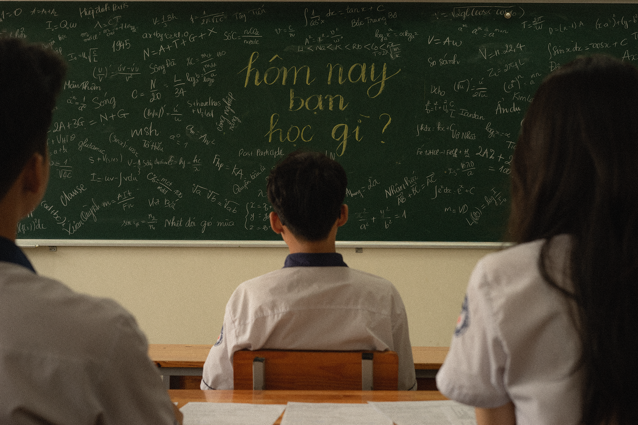 Nam sinh o Bien Hoa thuc hien bo anh ve ap luc hoc tap anh 1