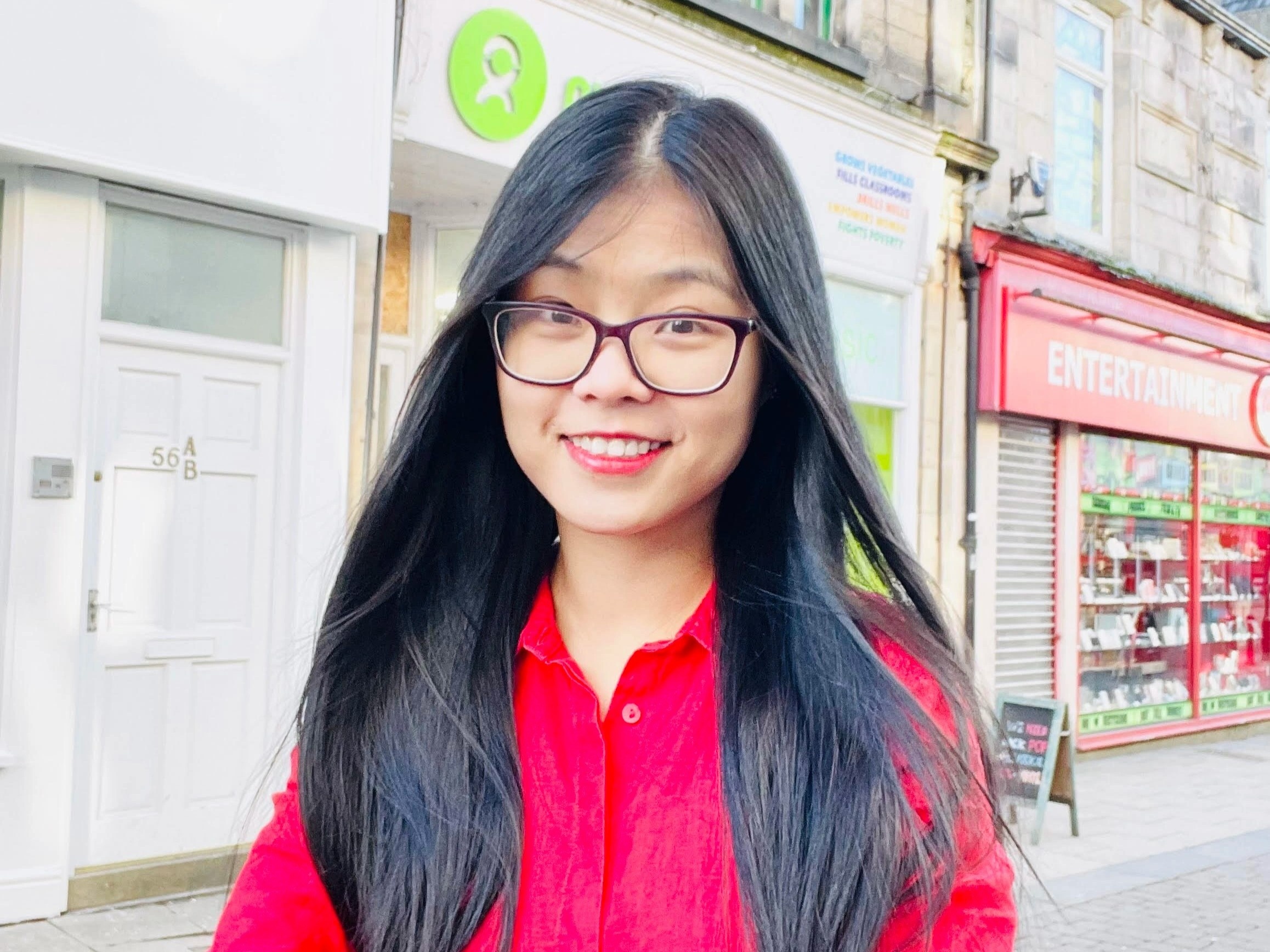 Gianh hoc bong thac si, tien si tai Anh hinh anh