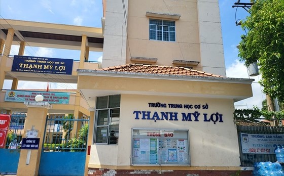 Tam dinh chi 15 ngay voi thay giao bi to 'dung cham' hoc sinh hinh anh