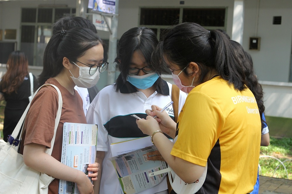 khong tuyen sinh tu diem thi tot nghiep anh 1