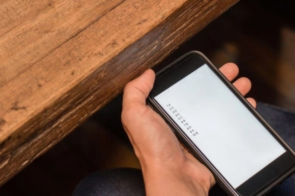 17 thi sinh tren ca nuoc bi dinh chi vi mang dien thoai vao phong thi hinh anh