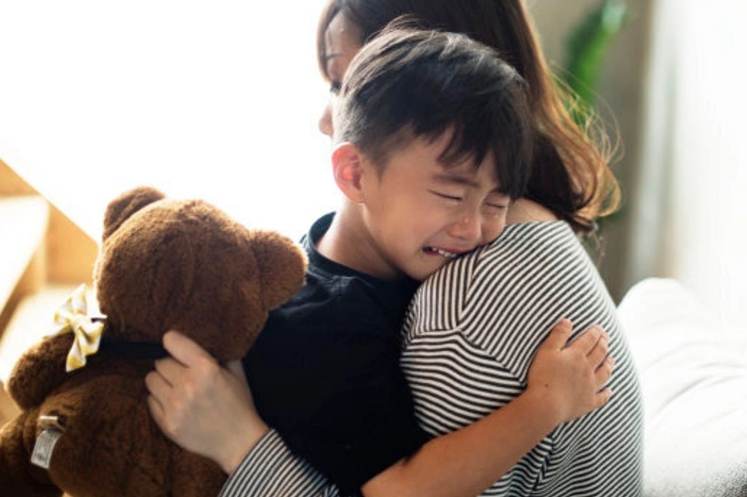 Nhieu cha me dang thieu ton trong con cai hinh anh