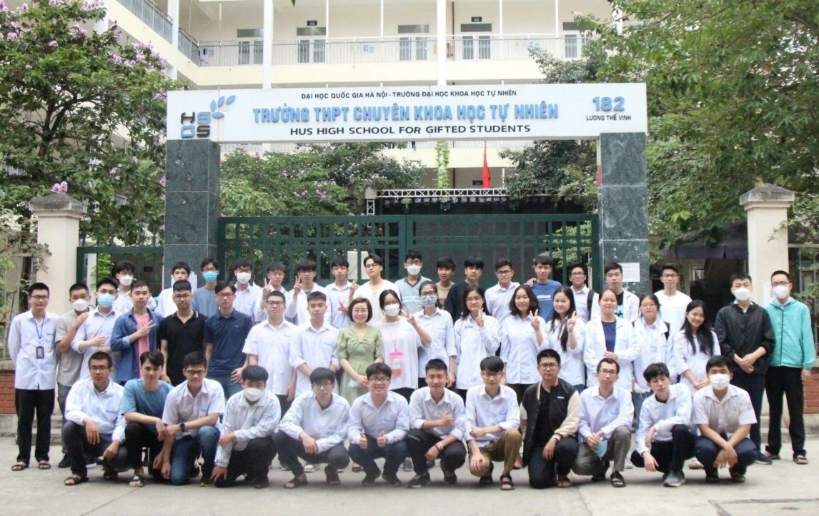 Nam sinh dat diem tuyet doi tai Olympic Toan quoc te anh 2