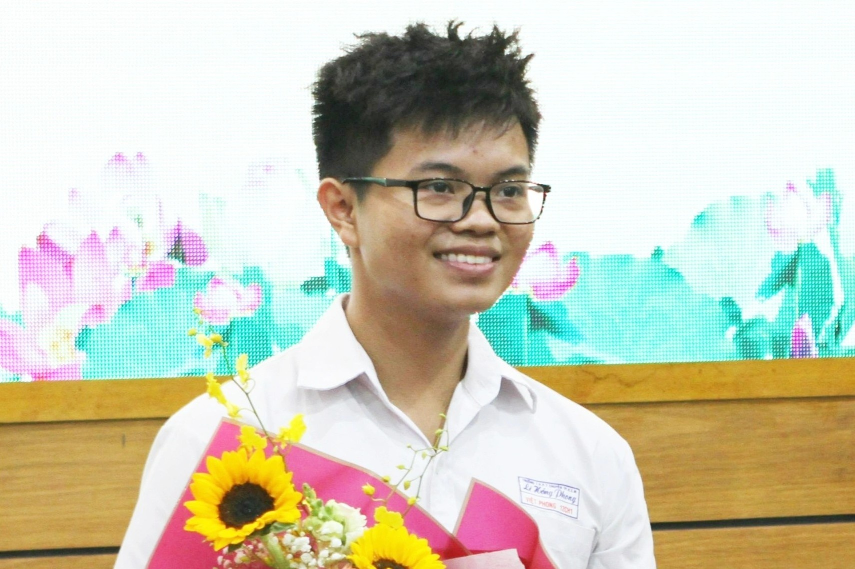 HDND TP.HCM thuong huy chuong vang Olympic quoc te 200 trieu dong hinh anh