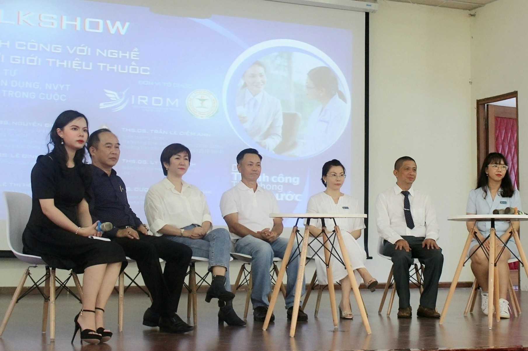 Cac khoa hoc MC bao nhieu tien anh 2