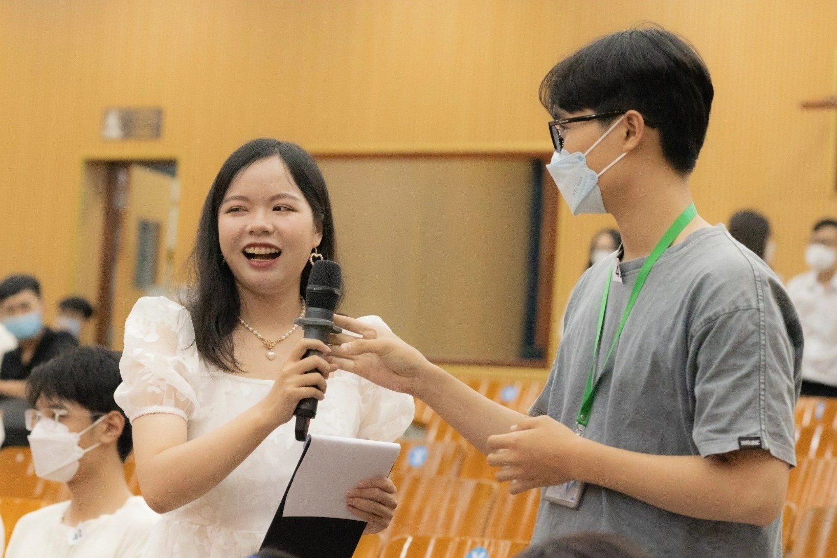 Cac khoa hoc MC bao nhieu tien anh 3