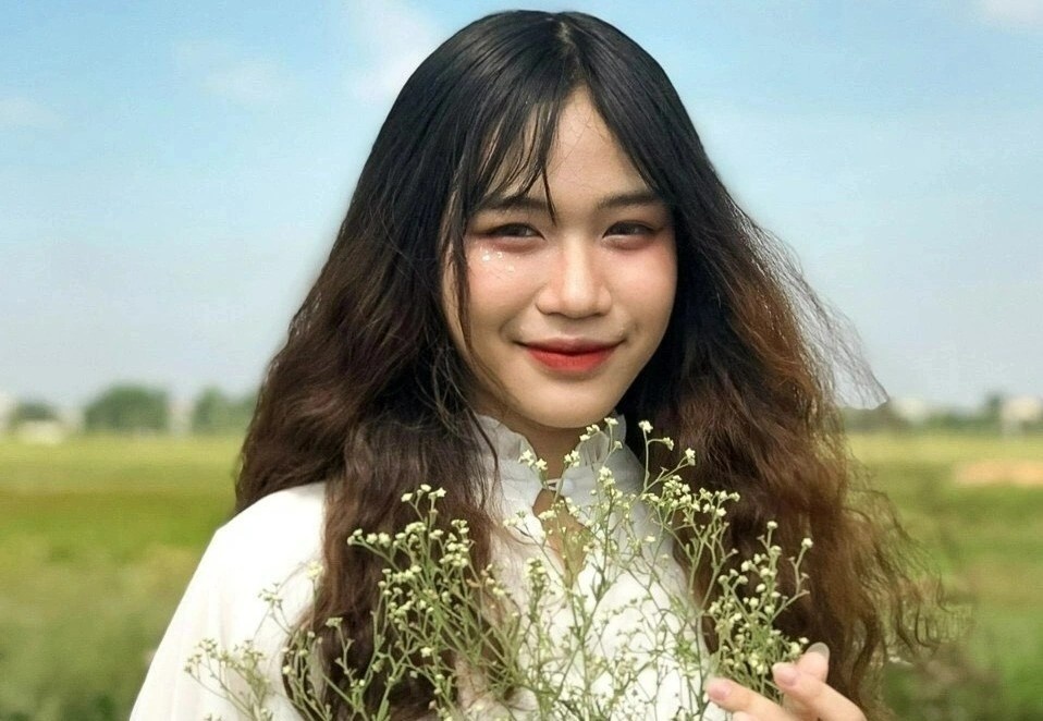 Thu khoa khoi C00 mat 15 phut de dat diem 10 mon Lich su va Dia ly hinh anh