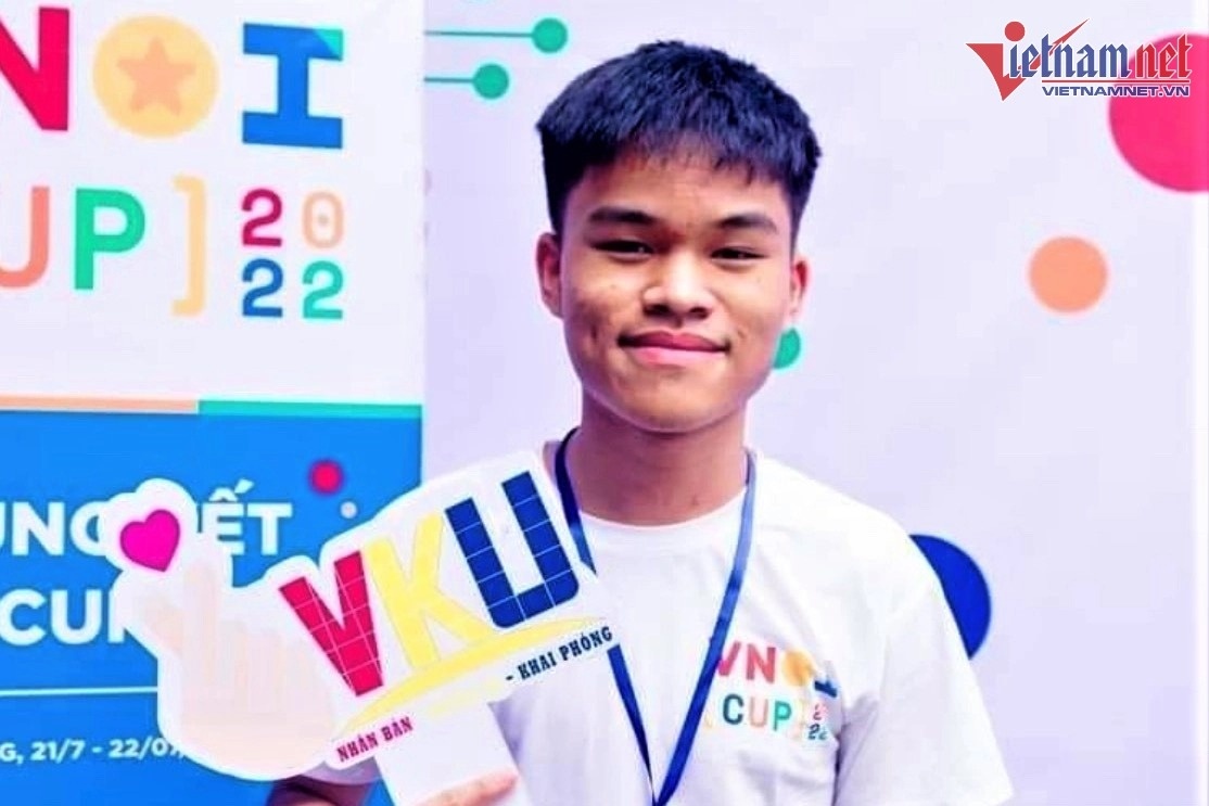 Chu nhan huy chuong vang Tin hoc quoc te anh 1