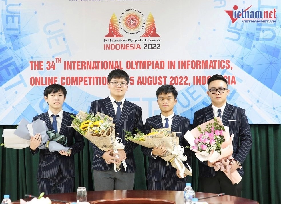 Chu nhan huy chuong vang Tin hoc quoc te anh 2