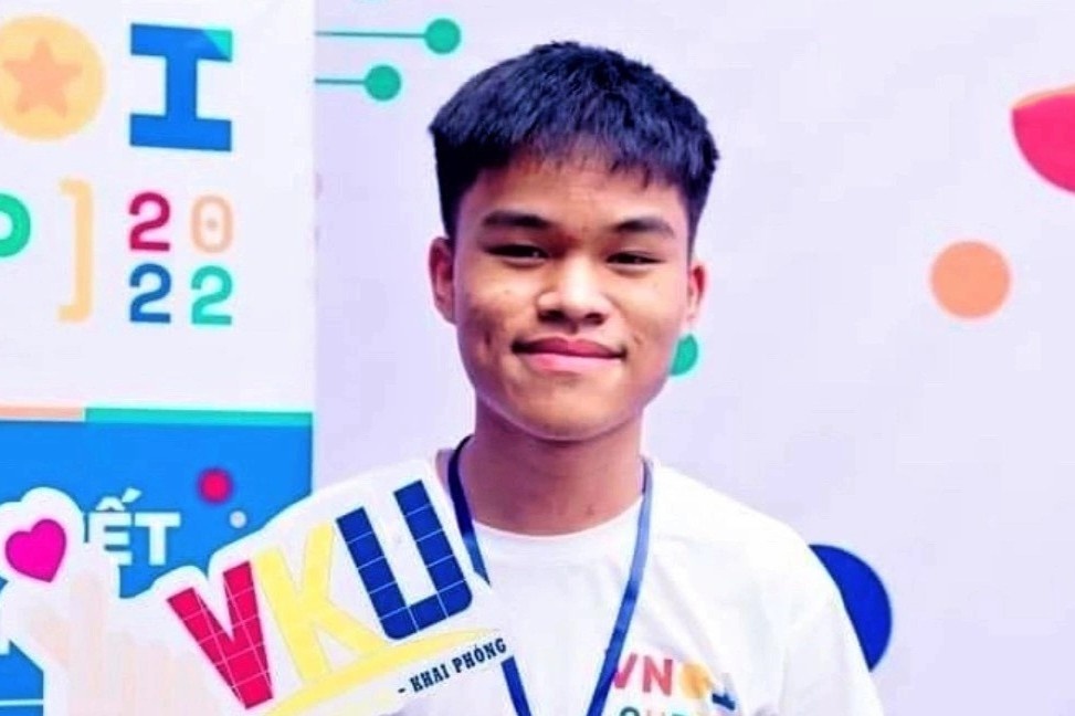 Chu nhan huy chuong vang Tin hoc quoc te noi ve bai toan tung tran tro hinh anh