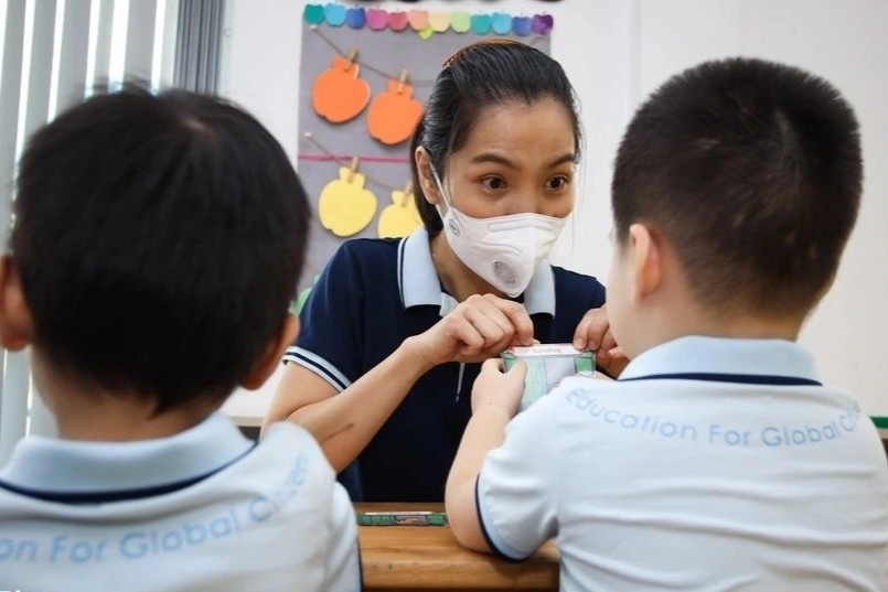 Ho tro 3,7 trieu dong cho giao vien gap kho khan vi dich Covid-19 hinh anh