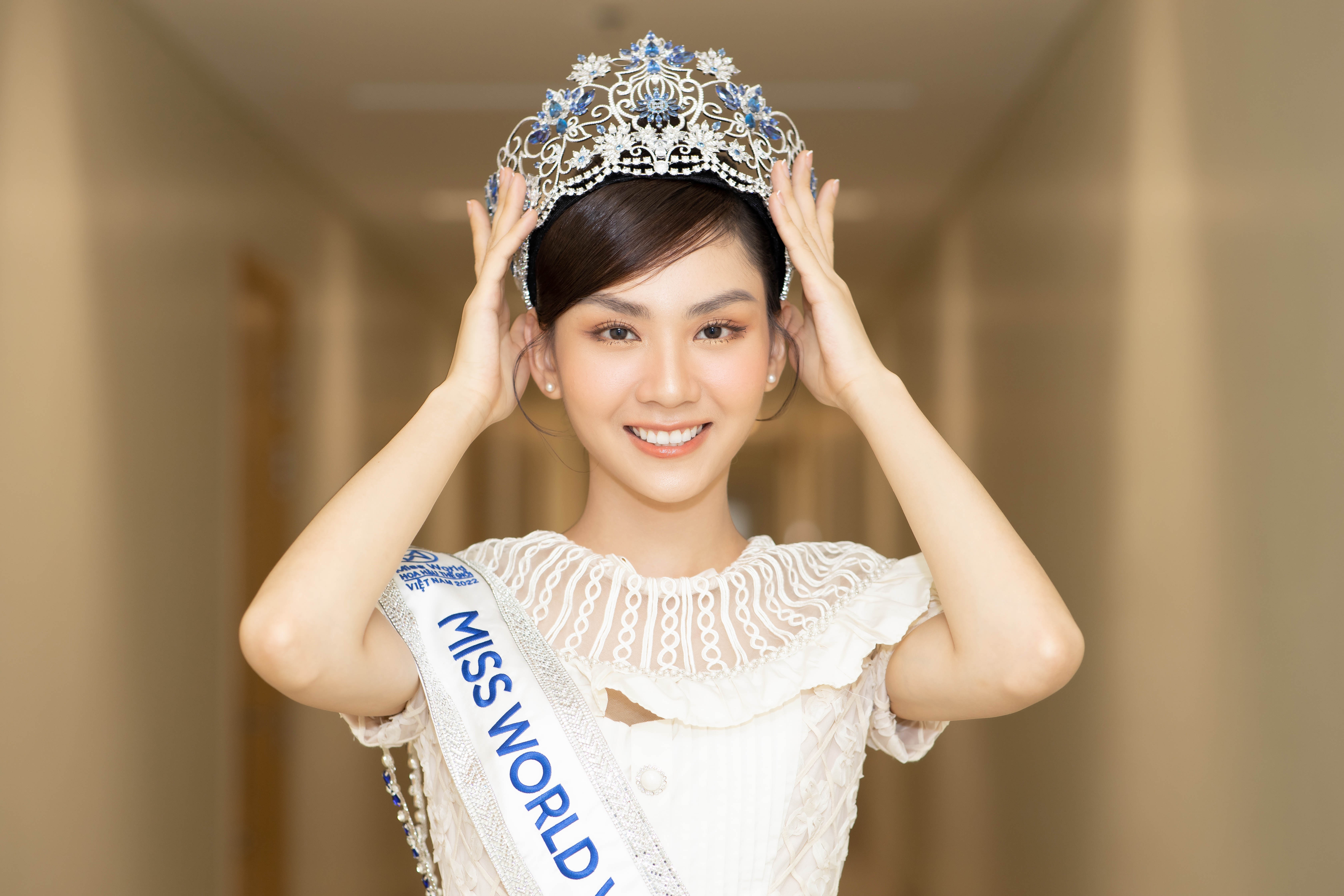 Hoa hau Mai Phuong va nhung nguoi dep theo hoc truong Nhan van TP.HCM hinh anh