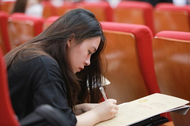 Truong dai hoc kho 'tro minh' hinh anh