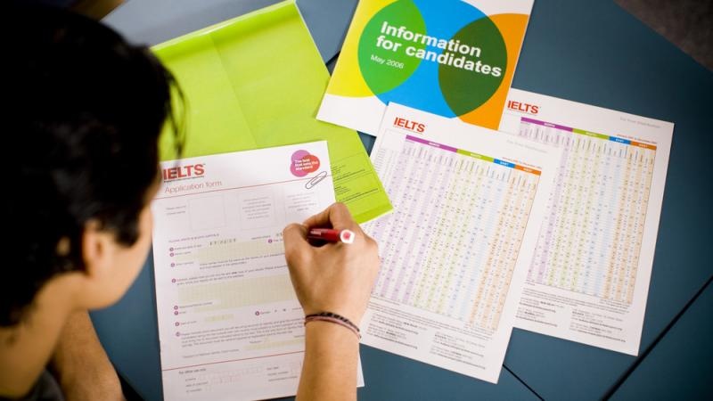 Hoi dong Anh: Hang nghin thi sinh bi anh huong vi hoan thi IELTS hinh anh