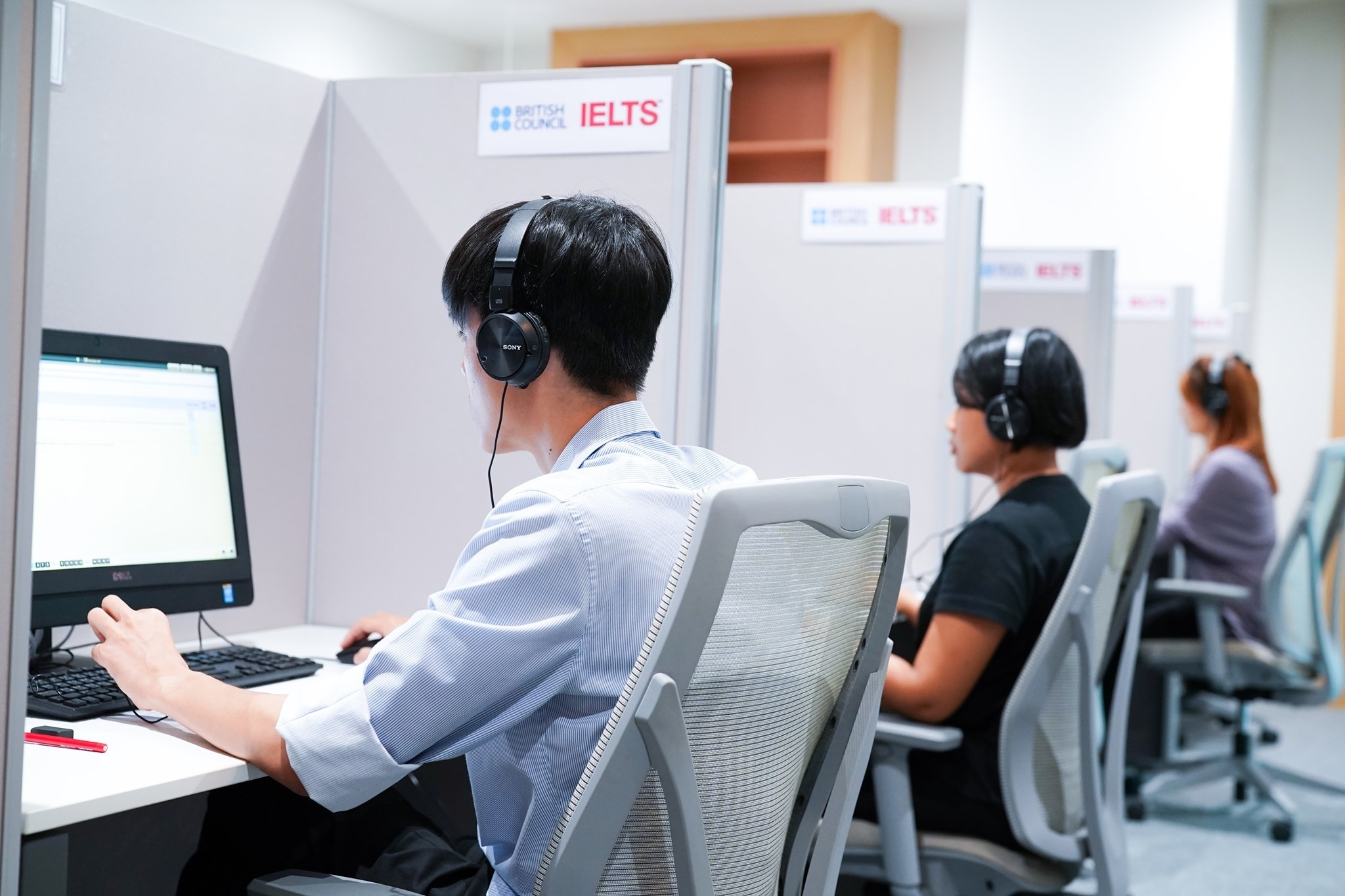 IELTS tren giay bi hoan anh 1