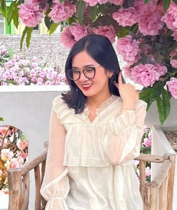 Sinh vien lam them Tet anh 1