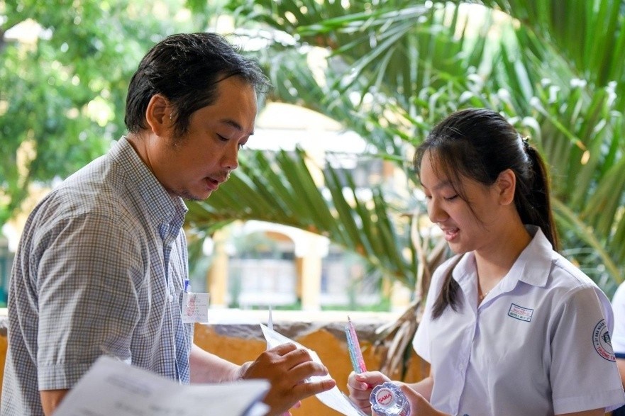 Dieu kien nhan hoc sinh chuong trinh tieng Anh tang cuong o TP.HCM hinh anh