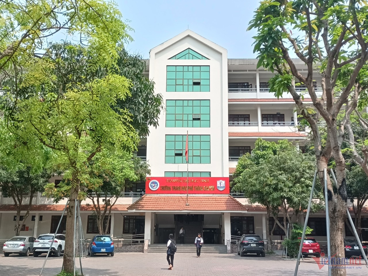 Vu nu sinh truong chuyen tu tu: Mot so hoc sinh nhan tin nhan de doa hinh anh