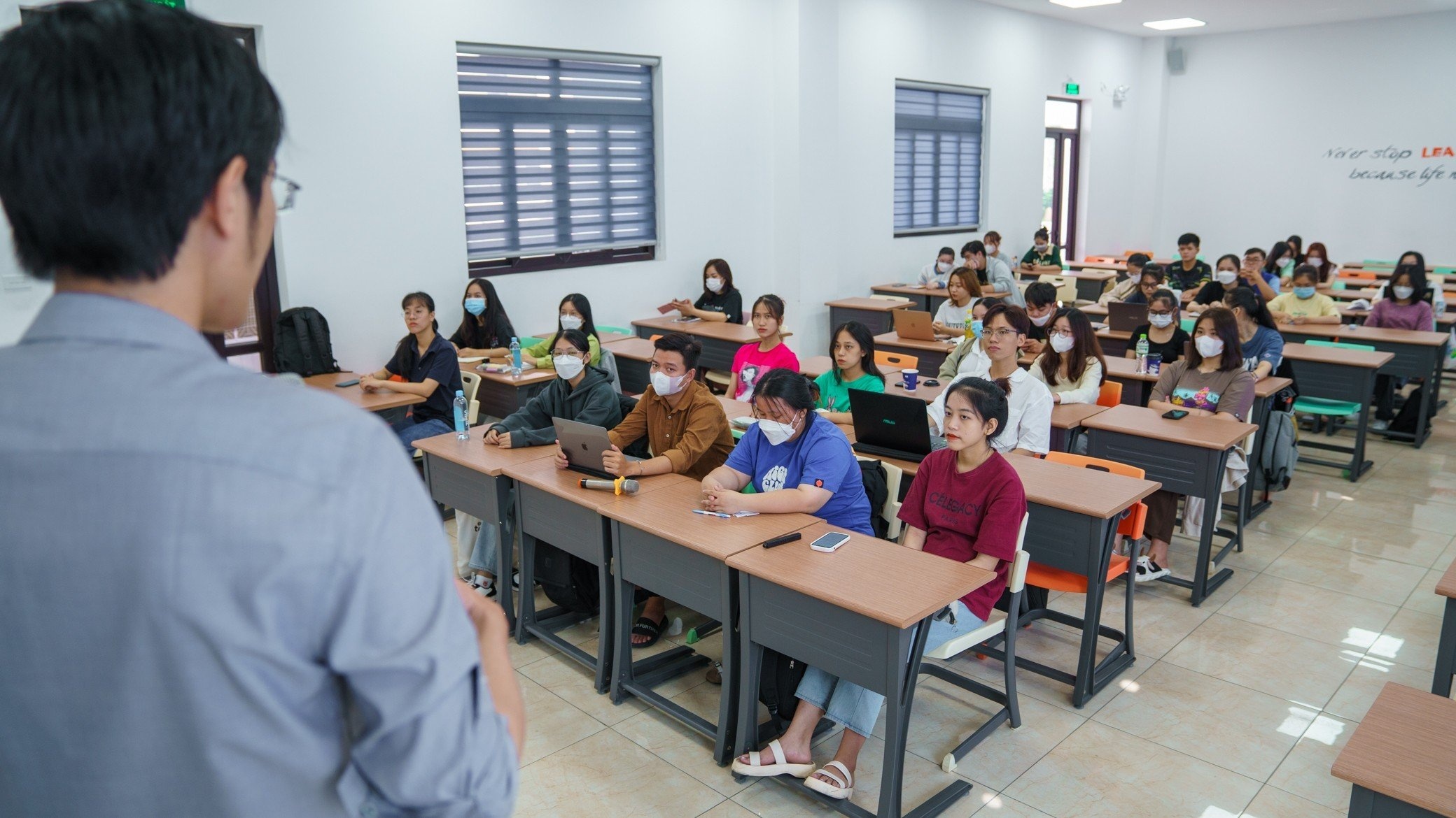 sinh viên chơi chứng khoán ảnh 8 sinh vien choi chung khoan anh 8
