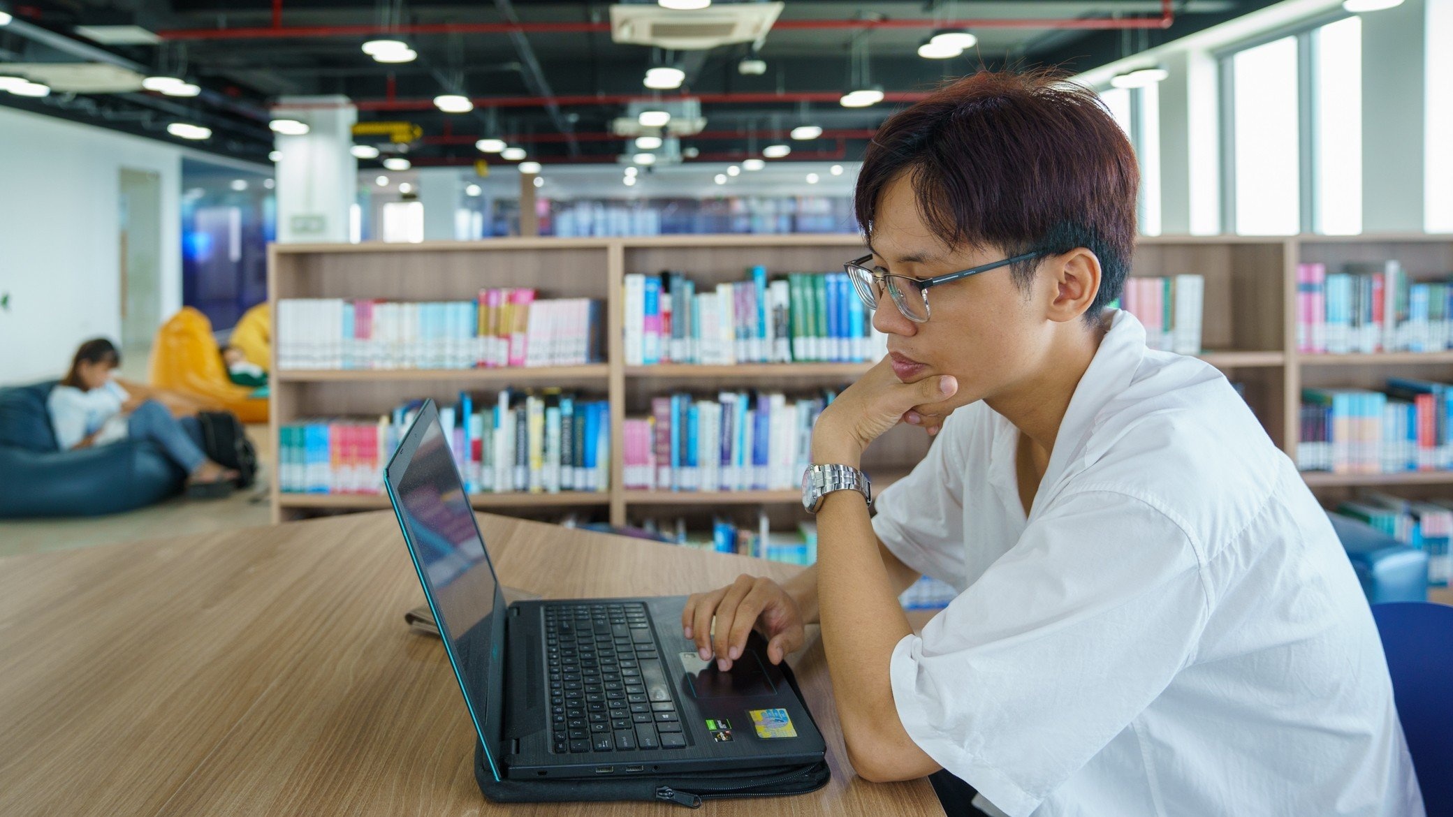 sinh viên chơi chứng khoán ảnh 16 sinh vien choi chung khoan anh 16