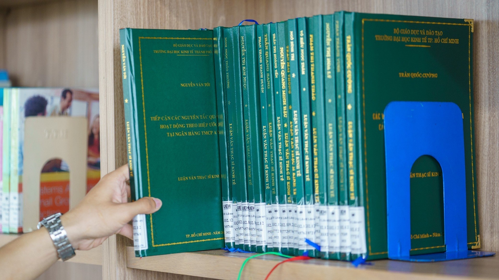 sinh viên chơi chứng khoán ảnh 22 sinh vien choi chung khoan anh 22