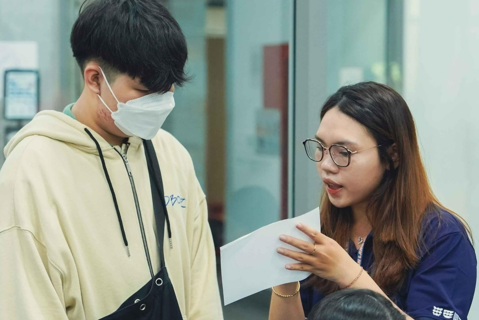 sinh vien lam them le anh 4