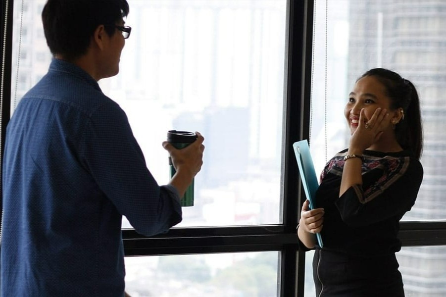 Vi sao khong nen co lam than voi sep? hinh anh