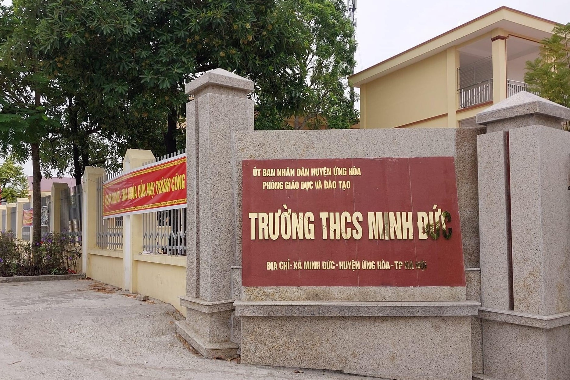 Ha Noi yeu cau xu ly nghiem vu nu sinh bi danh hoi dong giua lop hinh anh