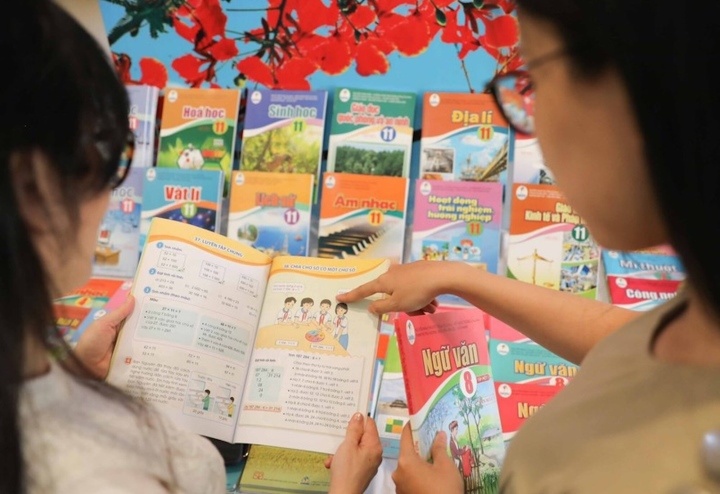 Co giao vien day mot tiet, nhung soan toi 40 slide giao an hinh anh