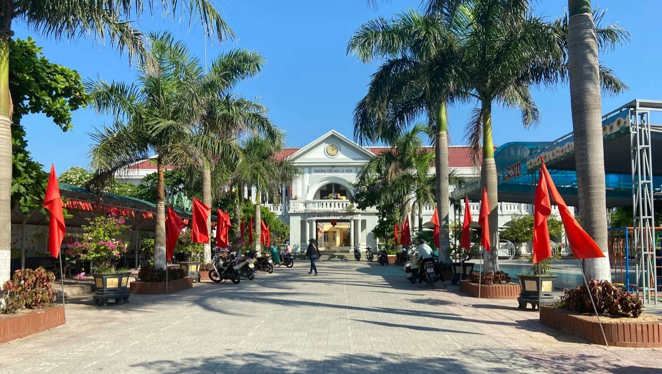 Tivi o nha hong, hieu truong muon cua truong ve dung suot mot thang hinh anh