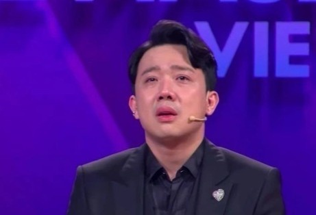 Nghe si khoc - ranh gioi giua cam xuc va quay ray khan gia hinh anh