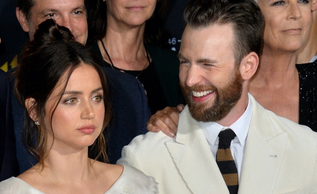 Chris Evans: 'Do la Marilyn Monroe, lam gi co Ana de Armas' hinh anh