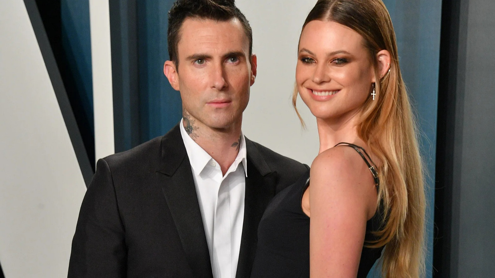 Vo Adam Levine ung ho show dau tien cua chong sau on ao ngoai tinh hinh anh