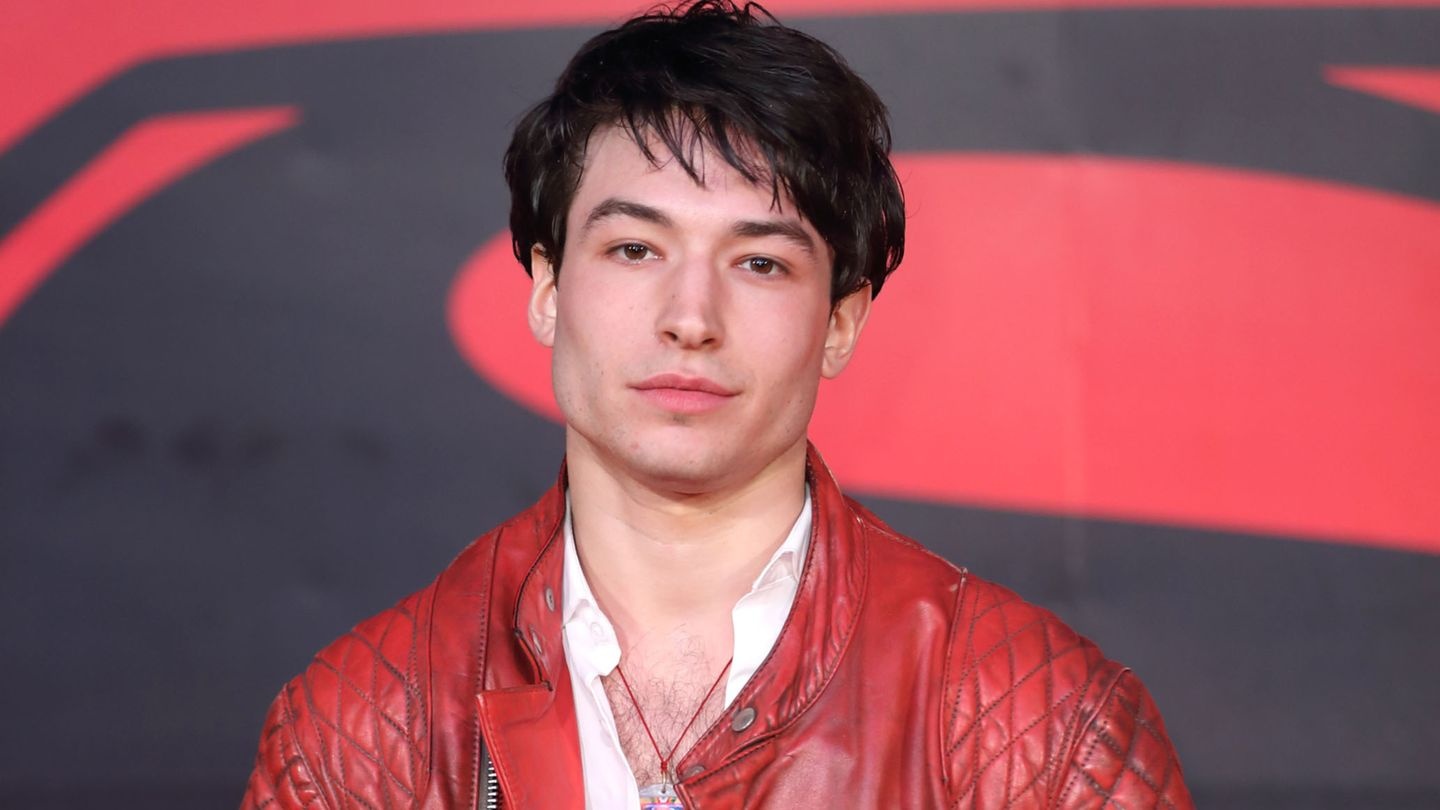 Tai tu Ezra Miller co nguy co ngoi tu 26 nam hinh anh
