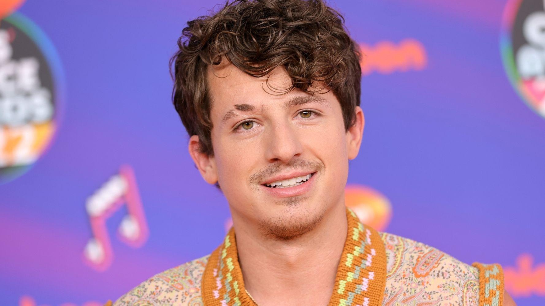 Charlie Puth dang yeu hinh anh