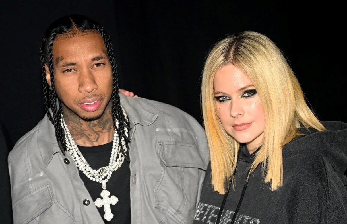 Ban trai goc Viet tang vong co 80.000 USD cho Avril Lavigne hinh anh