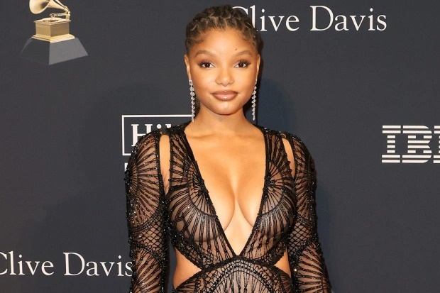 'Nang tien ca da mau' Halle Bailey soc vi bi phan biet chung toc hinh anh