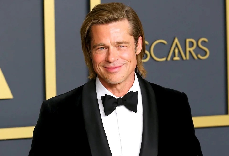 Brad Pitt cho nguoi la o mien phi trong nha rieng hinh anh