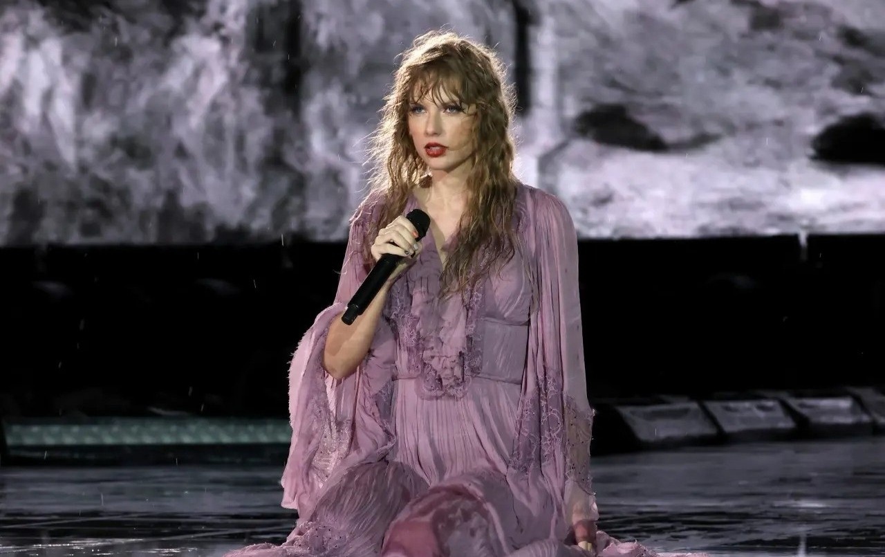 Nhieu khan gia non mua, ngat xiu trong dem dien cua Taylor Swift hinh anh