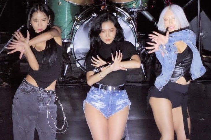 'Bieu tuong sexy' cua Han Quoc bi chi trich vi vu dao tuc tiu hinh anh