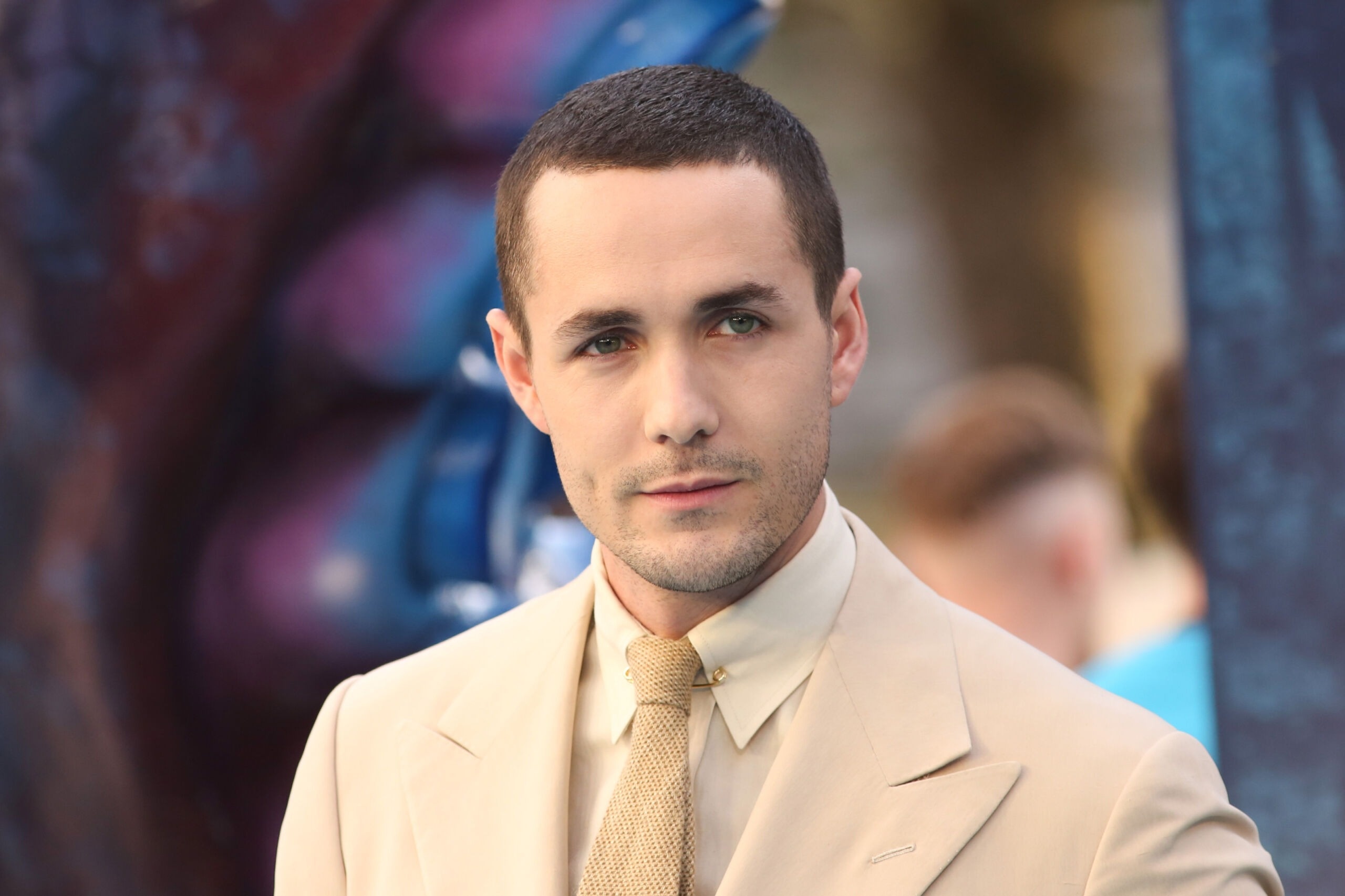 Nhan sac chang hoang tu khien nang tien ca si me hinh anh