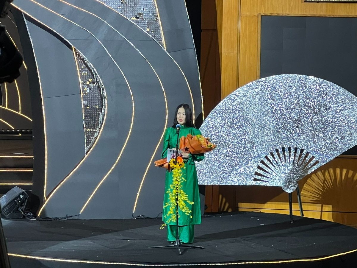 Hoang Thuy Linh anh 2