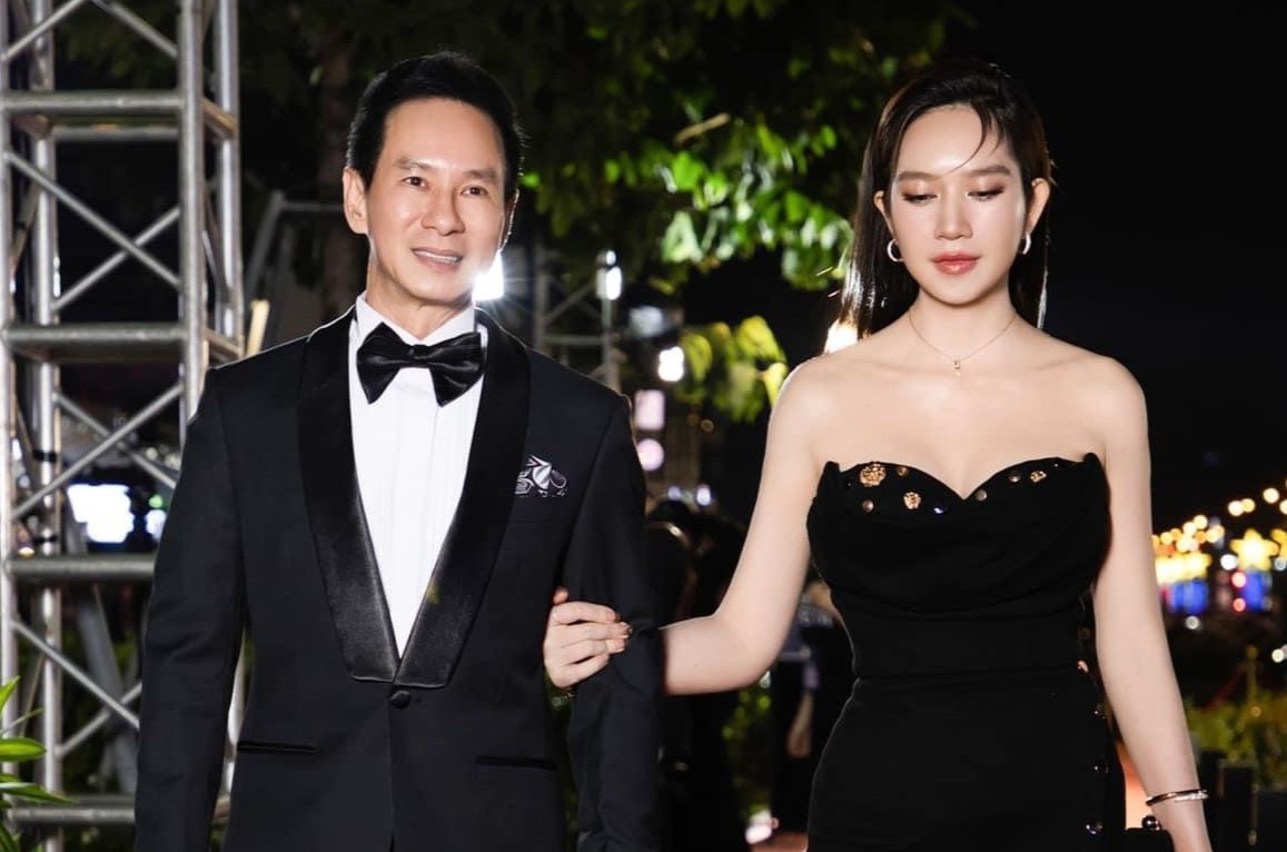 Cuoc canh tranh te nhat ngoai rap Viet dip nghi le 30/4 hinh anh