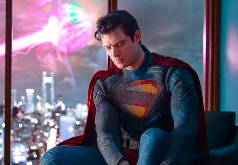 Chiec ao Sieu nhan khong de mac hinh anh