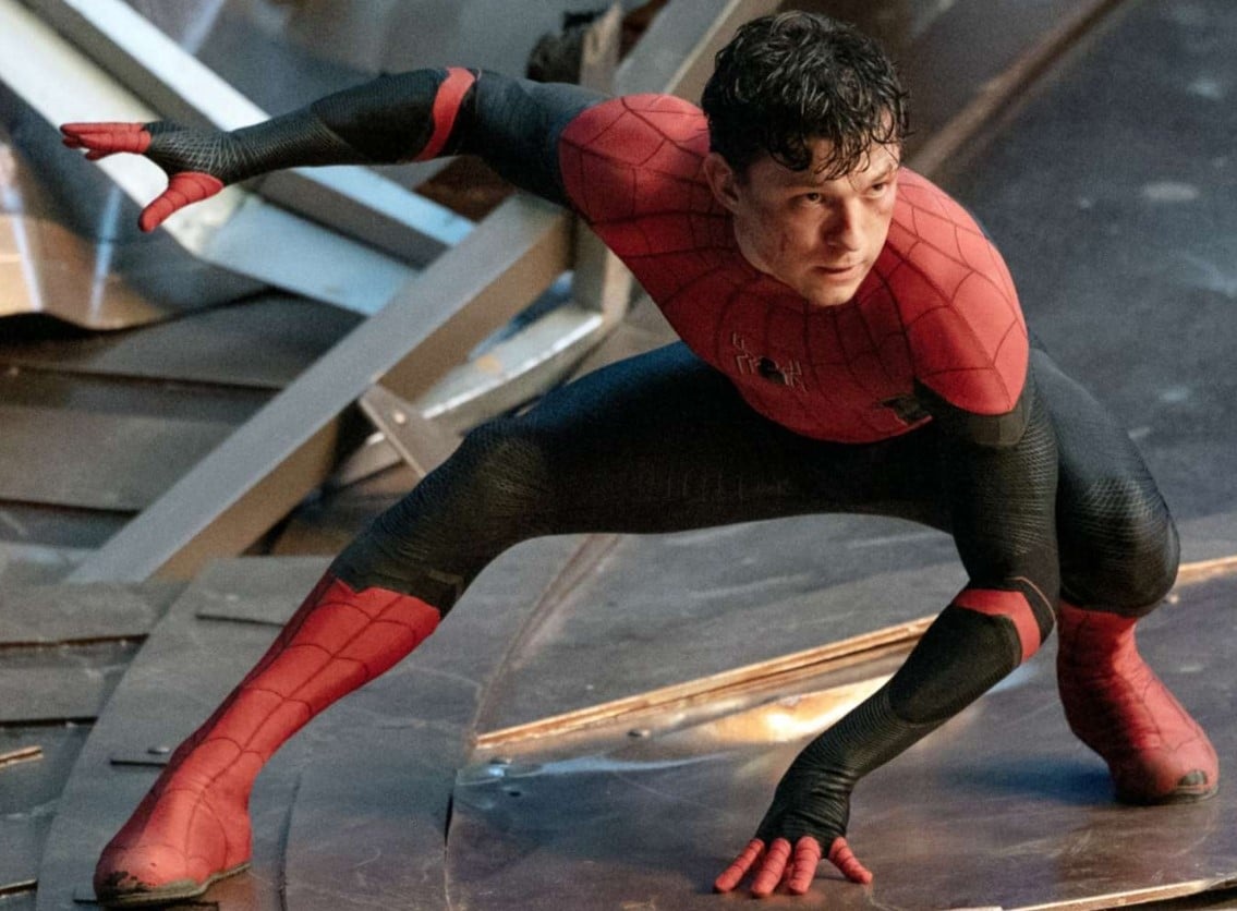 Tom Holland chat vat khi khong la Nguoi Nhen hinh anh