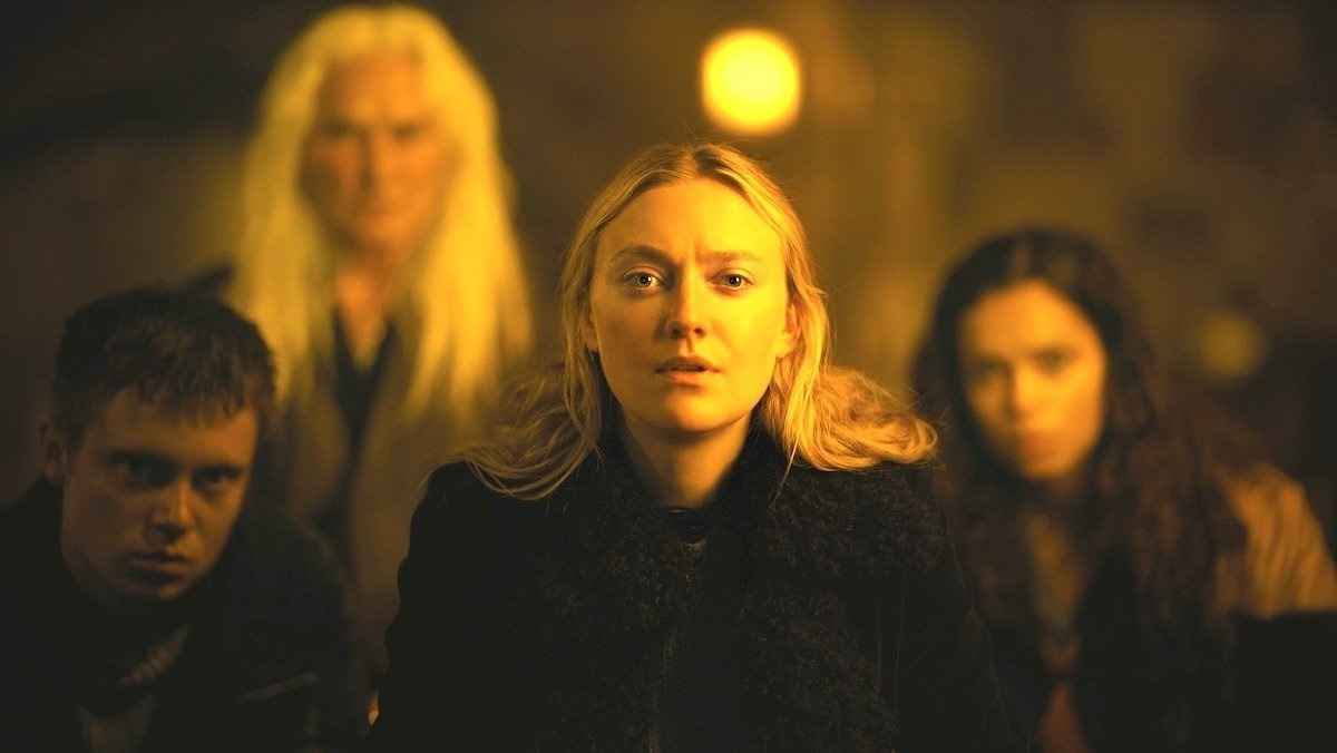 Nhung ke theo doi,  The Watchers,  Dakota Fanning,  theo doi anh 2