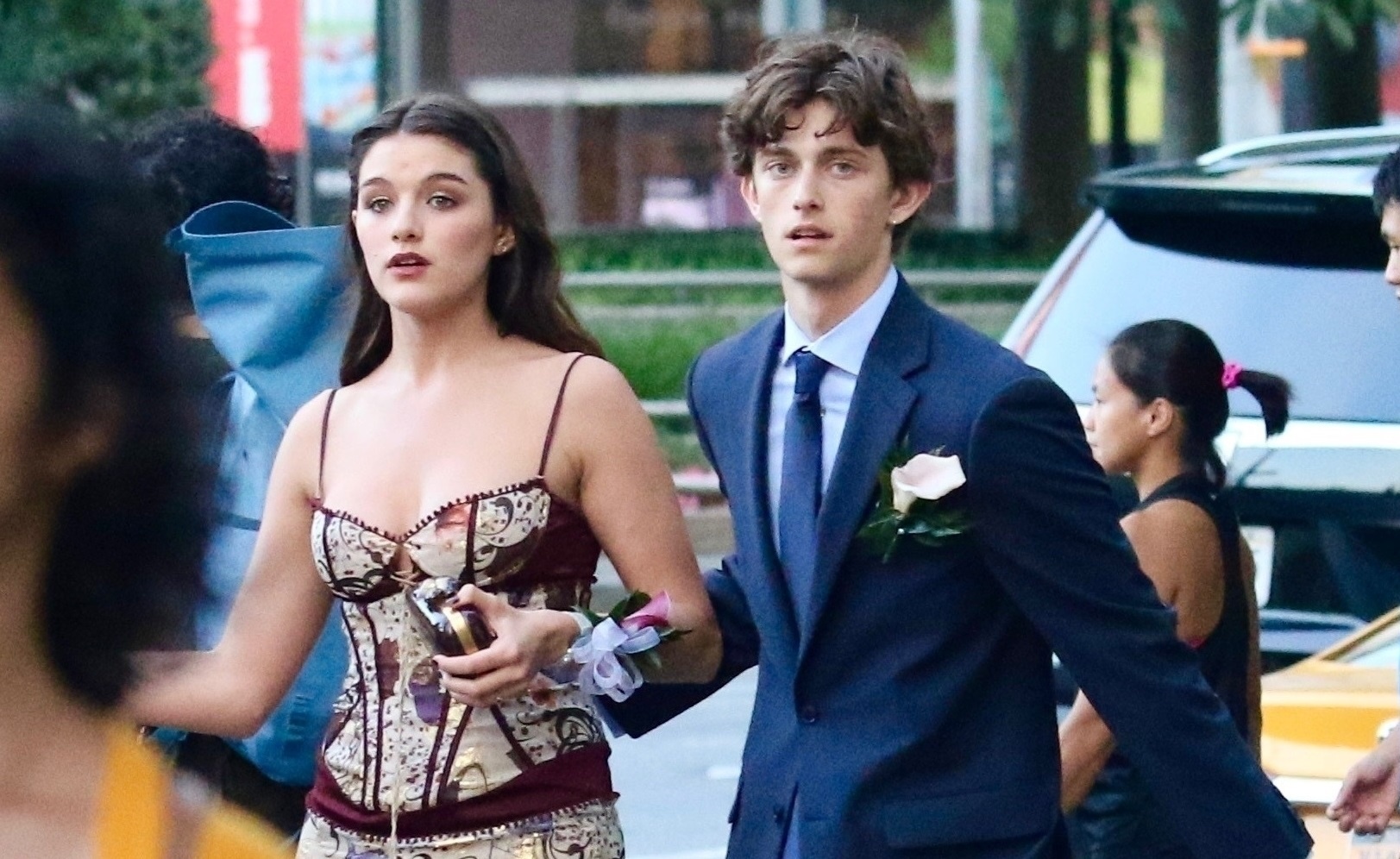 Suri Cruise du tiec cung ban hinh anh